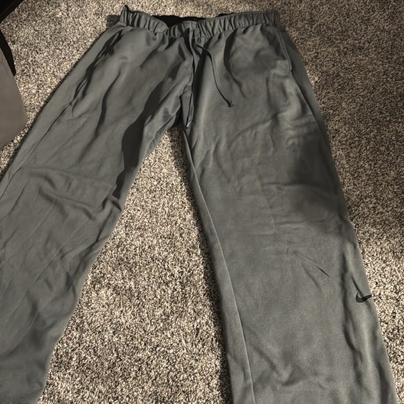 Nike womens Joggers - Picture 2 of 3